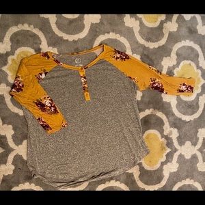 Floral 3/4 length sleeved maurices shirt!
